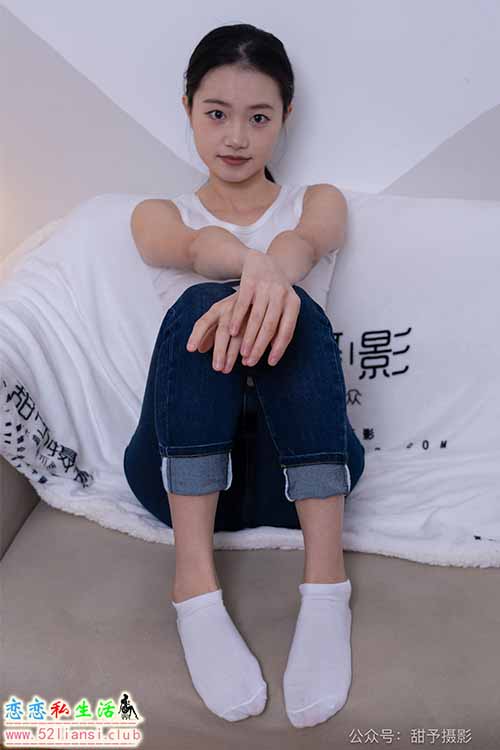 [甜予摄影] NO.069 齐齐-短靴、人字拖、短白棉袜、长白棉袜、裸足(带视频)【167P+2V/11.4G】
