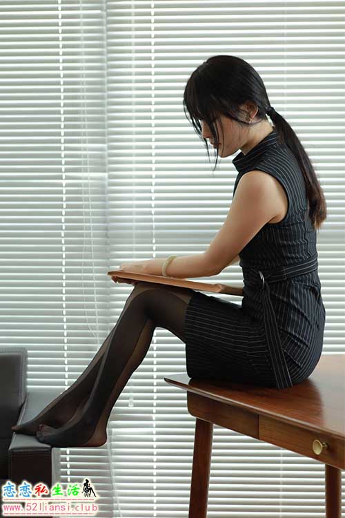[IESS异思趣向] 丝享家 1842：婉萍《条纹包臀裙》[89P-80MB]