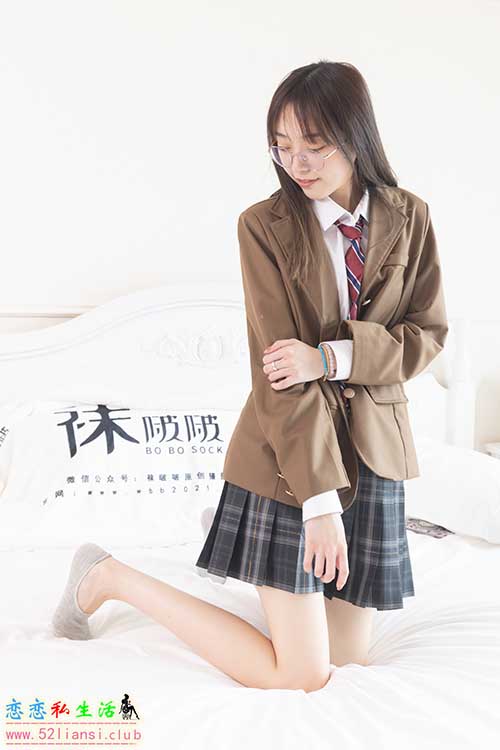[袜啵啵] 370期 稚予-板鞋、白棉袜、灰色棉船袜(带视频)【140P+1V/5.48G】