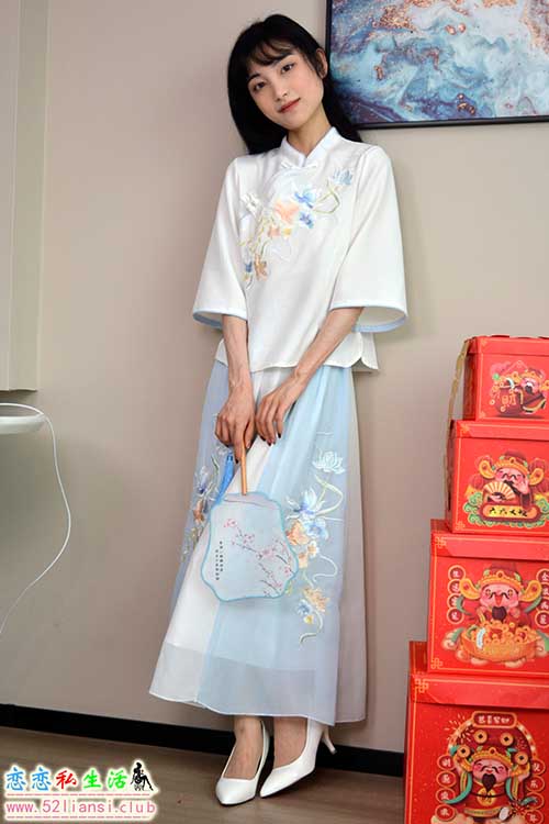 [初夏女神]147期 柒柒~《古往今来》改良款汉服除了古装鞋的话，高跟鞋也很配(带视频)【140P+1V/3.33G】