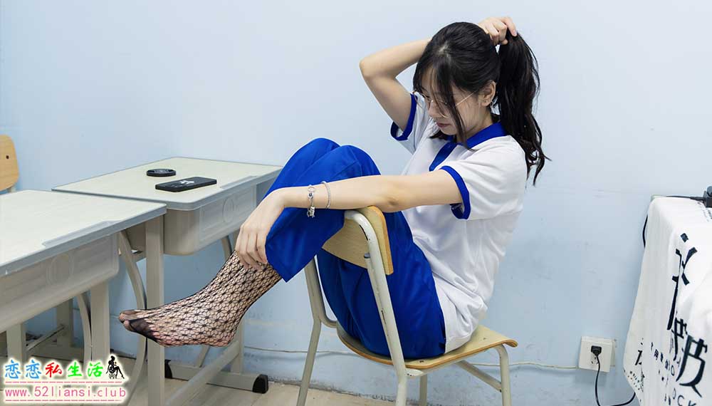 [袜啵啵] 375期 小甜豆-高跟鞋、黑色蕾丝网袜、校服裤里丝(带视频)【160P+1V/7.68G】