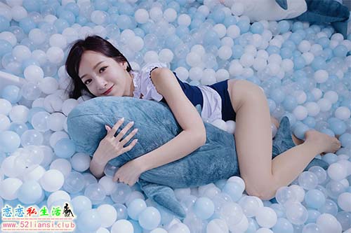[街拍丝足]381-长腿美模 轩颖 - 球池【98P/196M】