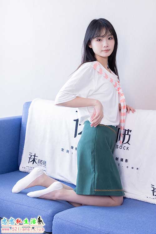 [袜啵啵] 394期 甜甜圈-运动鞋、白船袜、裸足、裸足(带视频)【140P+1V/6.78G】