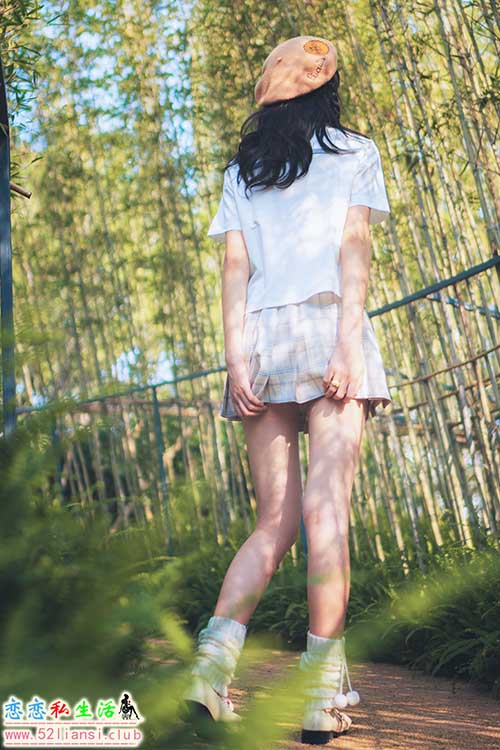 [美图精选]1498-西瓜少女(西呱呀呀呀)-白云森林短袖无外套【38P/75M】