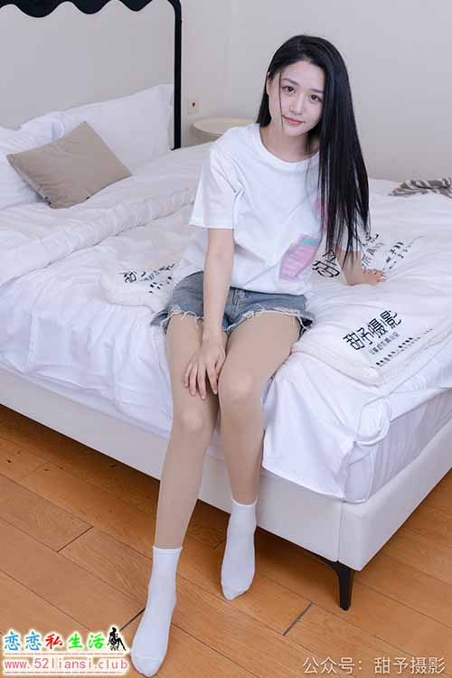 [甜予摄影] NO.072 澜澜-帆布鞋、白棉袜、踩蜡笔小新玩偶剧情(带视频)【125P+2V/10.6G】