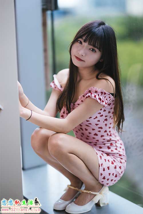 [街拍丝足]428-长腿美模 小穎 - 信义区【104P/208M】