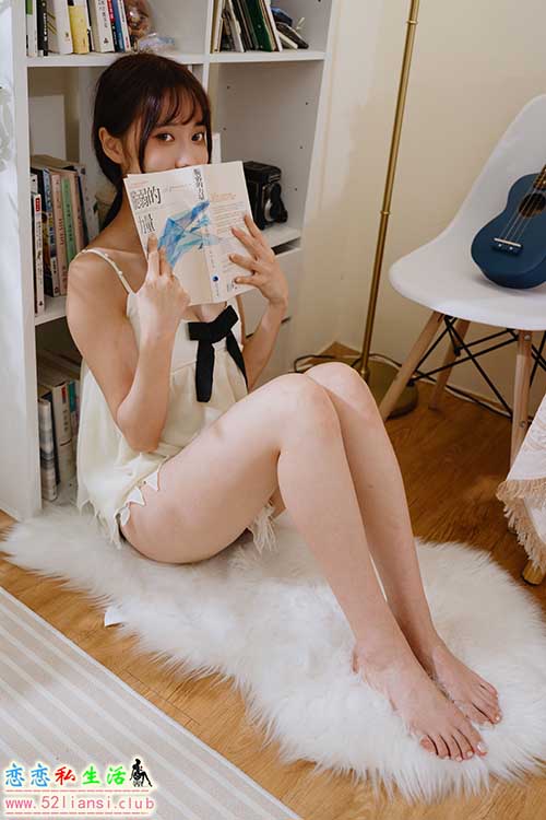 [街拍丝足]419-长腿美模 惠宁 - 居家棚拍【98P/254M】