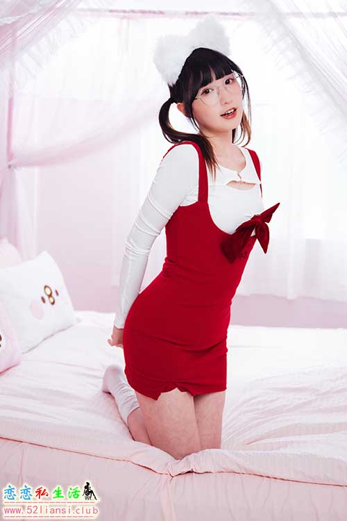 [街拍丝足]402-长腿美模 柯姿 - 棚拍【89P/251M】