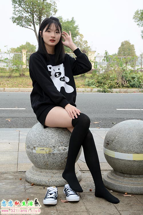 [初夏女神]106期 安妮~【小熊卫衣】天气冷了，注意保暖哦。不像我，只要好看(带视频)【110P+1V/4.29G】