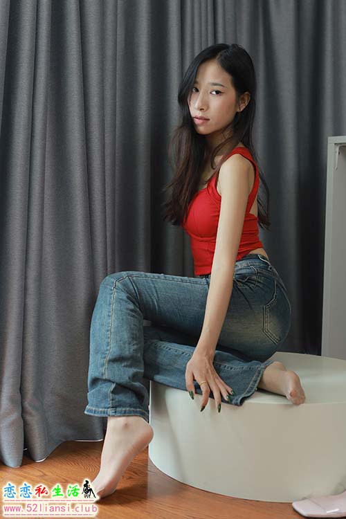 [IESS异思趣向] 丝享家 1504：美子《牛仔裤里丝》[85P／86MB]