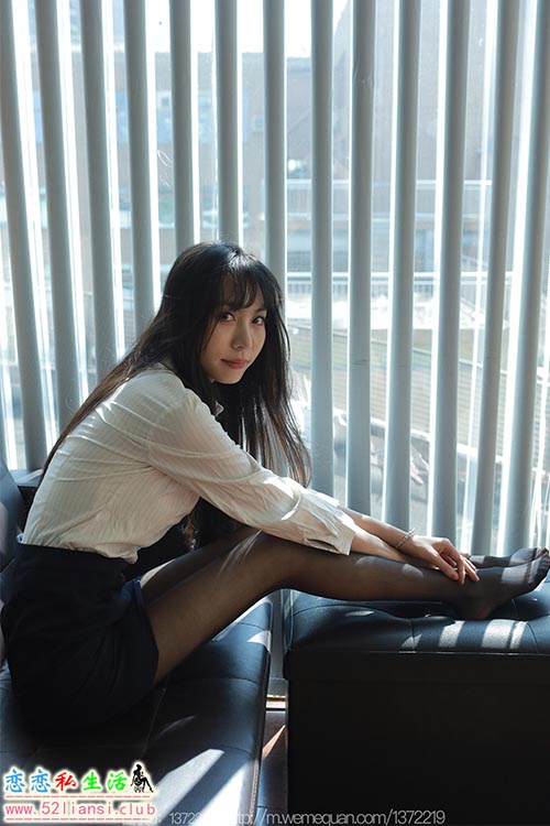 [IESS异思趣向] 丝享家 1499：团团《光影交错》[84P／90MB]