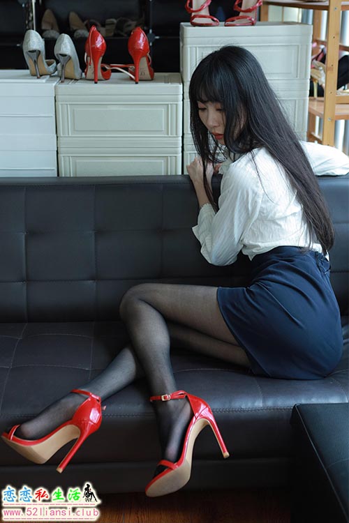[IESS异思趣向] 丝享家 1499：团团《光影交错》[84P／90MB]