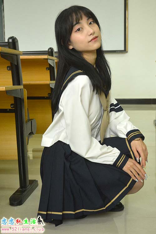 [初夏女神]112期 柒柒~【海军服】不就是一套海军服吗？你要给我配个咖啡袜子呐(带视频)【140P+1V/4.88G】