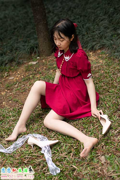 [尤蜜丝] No.044 穿搭推广展示图集 红裙森林【55P/372M】