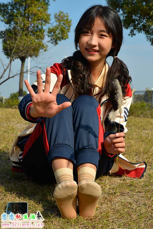 [初夏女神]128期 点点~【英伦风校服】头发是烫了一下，这要是样貌在混血一下就真英伦风了(带视频)【140P+1V/3.5G】