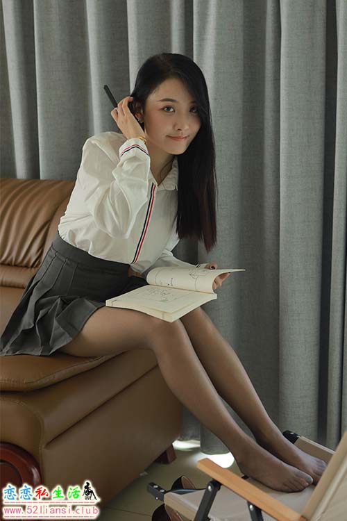 [IESS异思趣向] 丝享家 1551：婉萍《爱看书的女人》[84P／79MB]