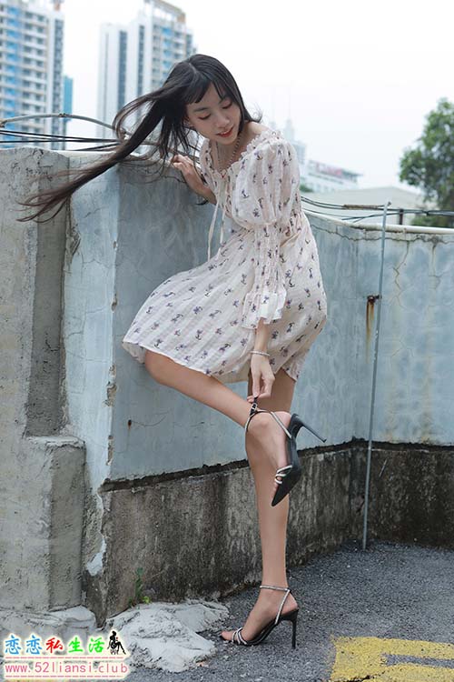 [IESS异思趣向] 丝享家 1559：团团《风吹裙子》[83P／84MB]
