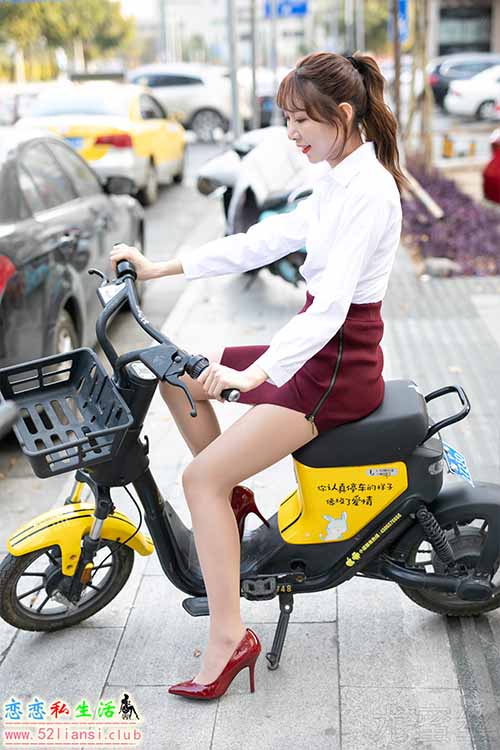 [尤蜜丝] No.042 穿搭推广展示图集 白衣肉丝红裙【46P/250M】