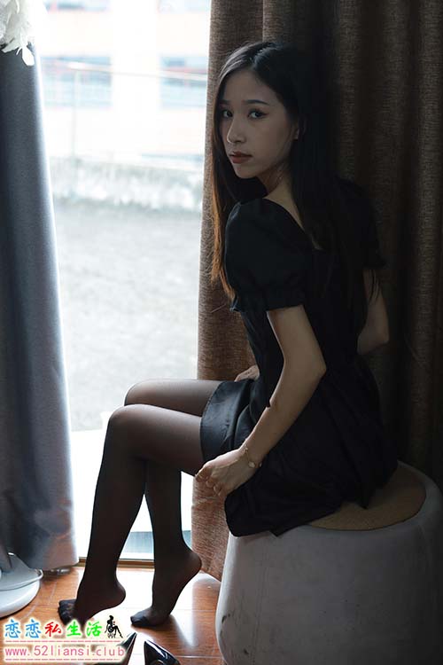 [IESS异思趣向] 丝享家 1561：美子《沐浴阳光》[83P／88MB]