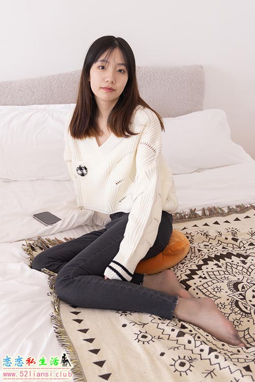 [袜啵啵] 326期 小甜豆-长靴、油亮灰丝、裤里丝(带视频)【155P+1V/5.91G】
