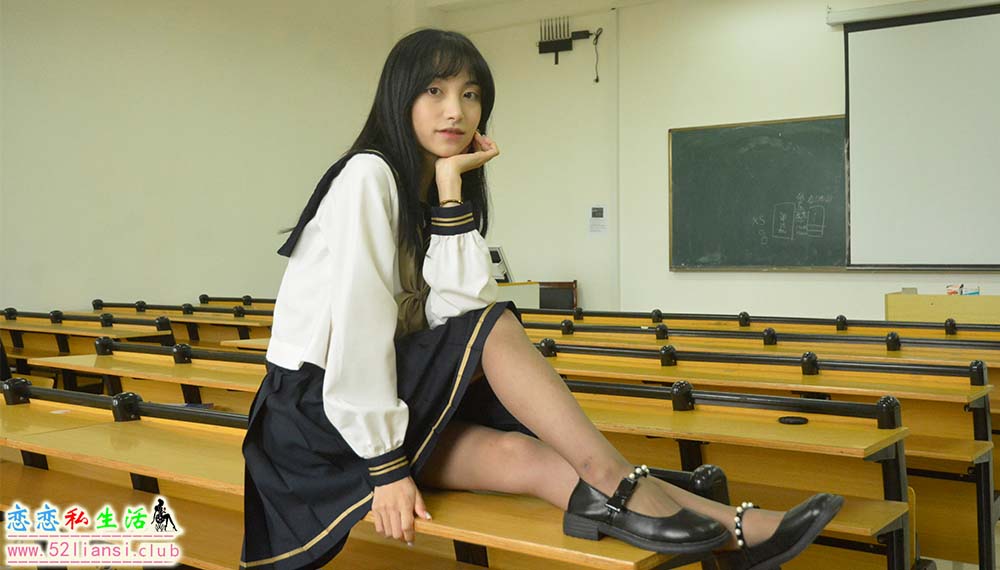 [初夏女神]112期 柒柒~【海军服】不就是一套海军服吗？你要给我配个咖啡袜子呐(带视频)【140P+1V/4.88G】