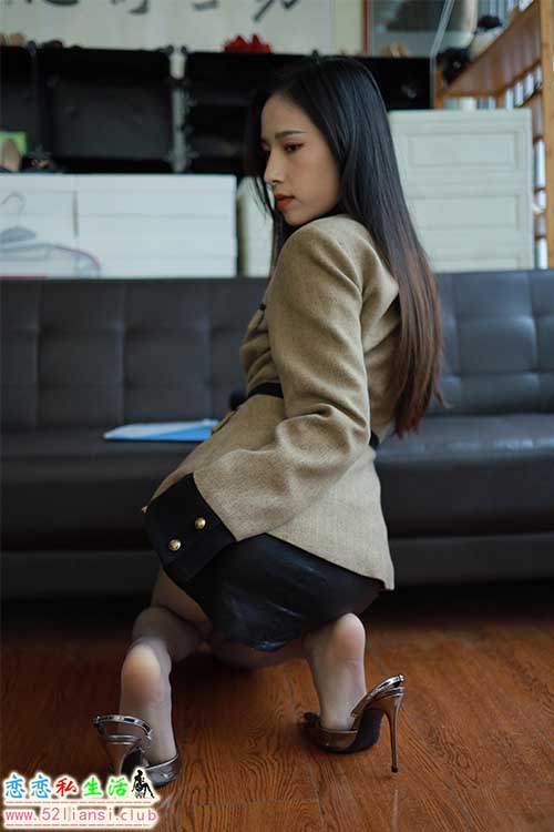 [IESS异思趣向] 丝享家 1624：美子《礼服灰丝(下)》[86P／73MB]
