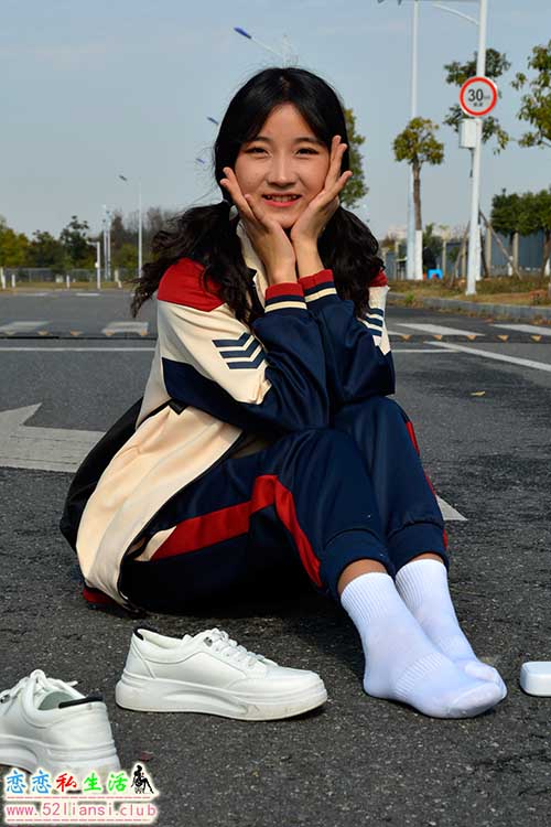 [初夏女神]128期 点点~【英伦风校服】头发是烫了一下，这要是样貌在混血一下就真英伦风了(带视频)【140P+1V/3.5G】