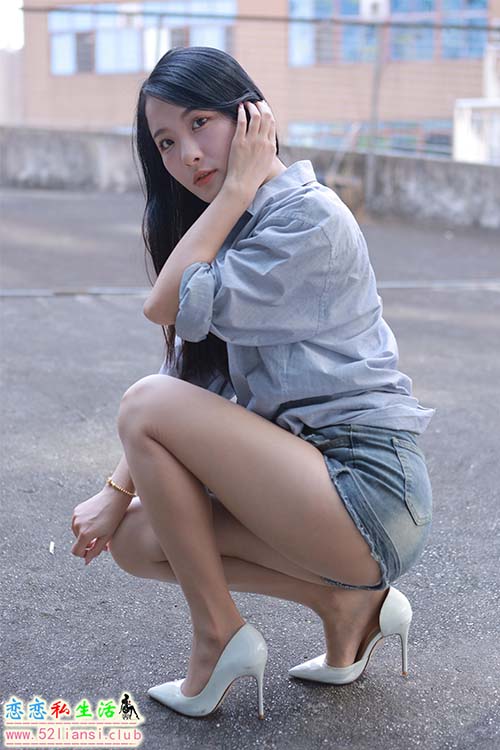 [IESS异思趣向] 丝享家 1572：婉萍《超短牛仔裤》[83P／90MB]