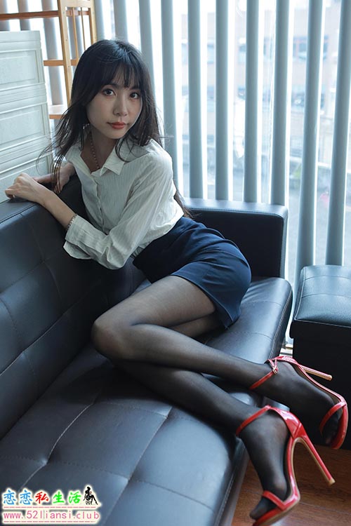 [IESS异思趣向] 丝享家 1499：团团《光影交错》[84P／90MB]