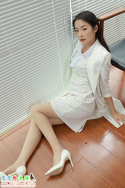 [IESS异思趣向] 丝享家 1626：小金《ol套装(上)》[86P／79MB]