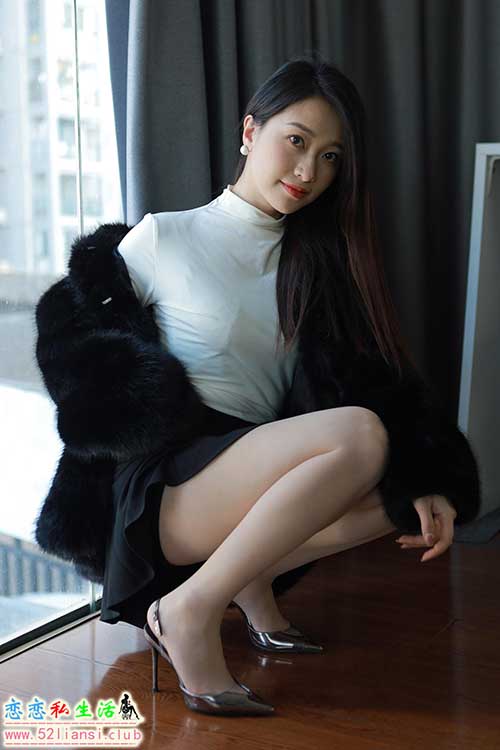 [IESS异思趣向] 丝享家 1603：小婕《黑色大衣》[85P／71MB]