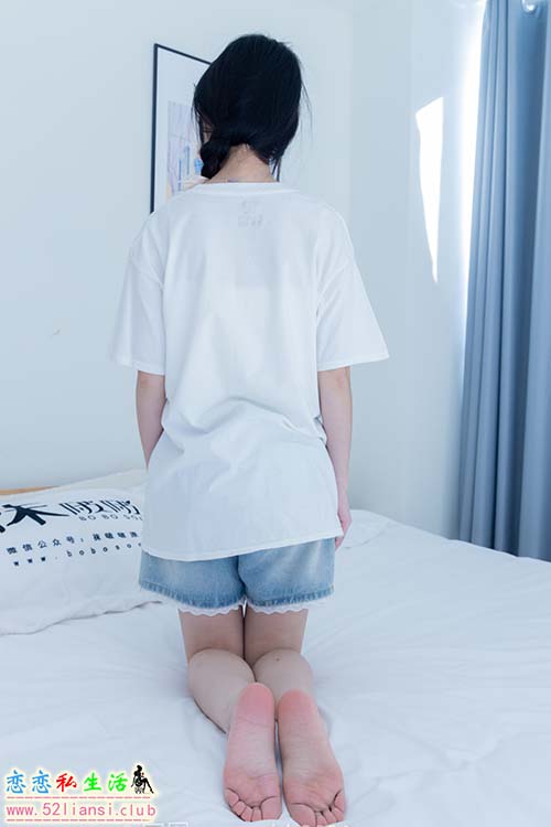 [袜啵啵] 331期 甜甜圈-板鞋、白棉袜、裸足(带视频)【144P+1V/5.74G】