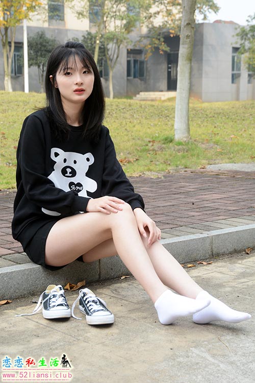 [初夏女神]106期 安妮~【小熊卫衣】天气冷了，注意保暖哦。不像我，只要好看(带视频)【110P+1V/4.29G】