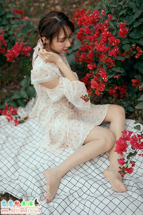 [尤蜜丝] No.041 穿搭推广展示图集 野花香【30P/275M】