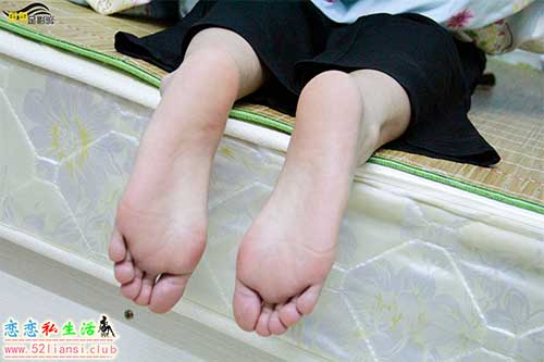 [鱼鱼足影]@023-第23期：文文护士【43P/311M】