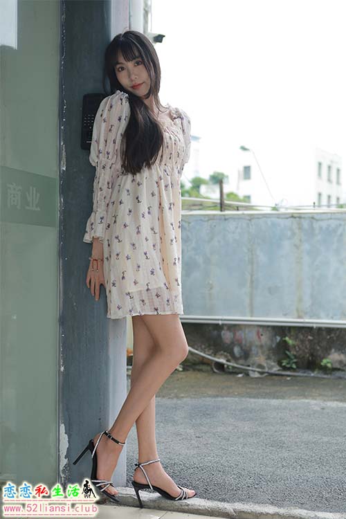 [IESS异思趣向] 丝享家 1559：团团《风吹裙子》[83P／84MB]