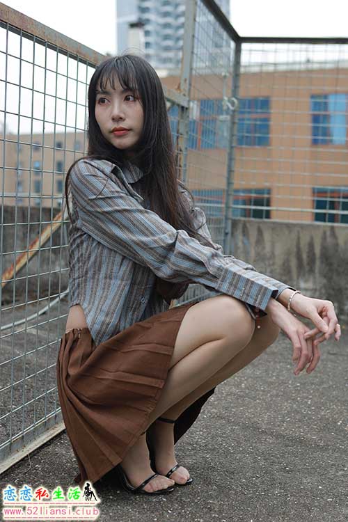 [IESS异思趣向] 丝享家 1564：团团《美丽后竖线》[82P／104MB]