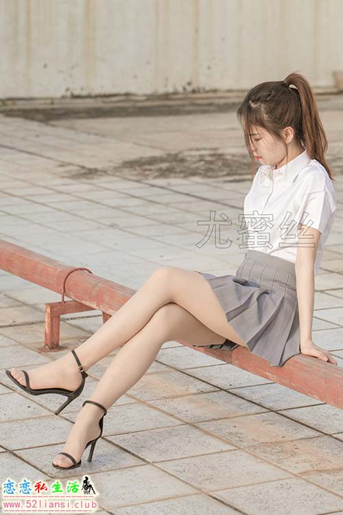 [尤蜜丝] No.035 穿搭推广展示图集 像个孩子一样的淘气【209P/1.1G】