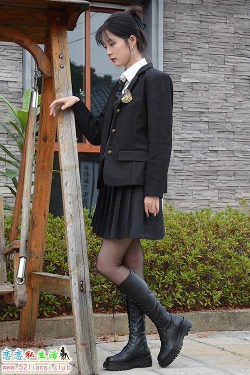 [初夏女神]110期 安妮~【西装小裙】原计划是御姐型的纯欲风，结果外套小了，欲不起来了(带视频)【140P+1V/4.95G】