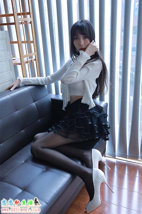 [IESS异思趣向] 丝享家 1529：团团《美妙后竖线》[81P／93MB]