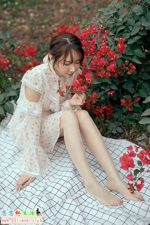 [尤蜜丝] No.041 穿搭推广展示图集 野花香【30P/275M】