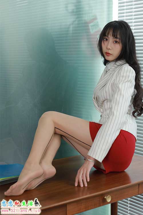 [IESS异思趣向] 丝享家 1627：团团《红裙黑线》[88P／78MB]