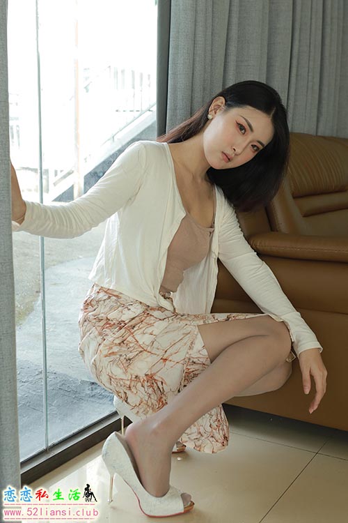 [IESS异思趣向] 丝享家 1525：小宝《小妈穿搭》[79P／80MB]