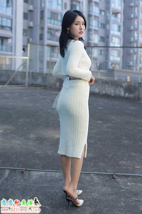 [IESS异思趣向] 丝享家 1610：小宝《雪白的毛衣》[84P／77MB]