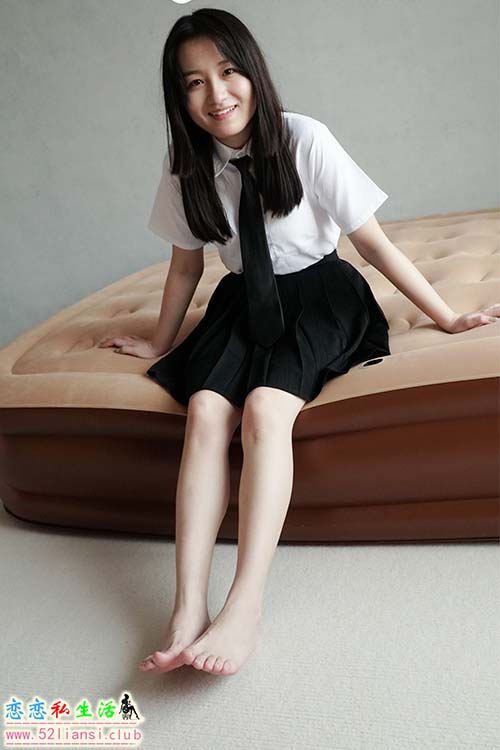 [精选资源]100-叫呀丫摄影-漂亮女生的棉袜裸足(带视频)【237P+1V/2.75G】