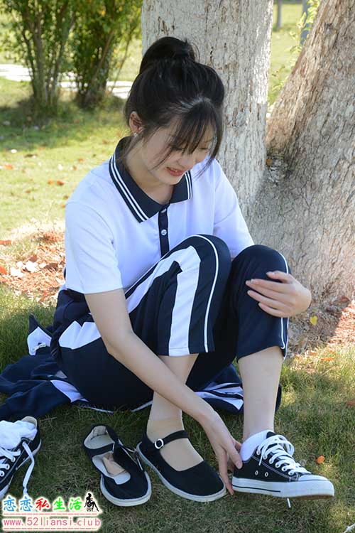 [初夏女神]126期 安妮~【秋冬校服】谁还没套校服呢？校服配球鞋是不是很好看(带视频)【140P+1V/3.44G】